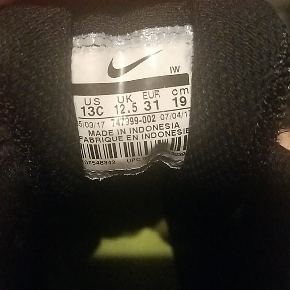 Boys Nike Sneakers - Picture 10 of 10